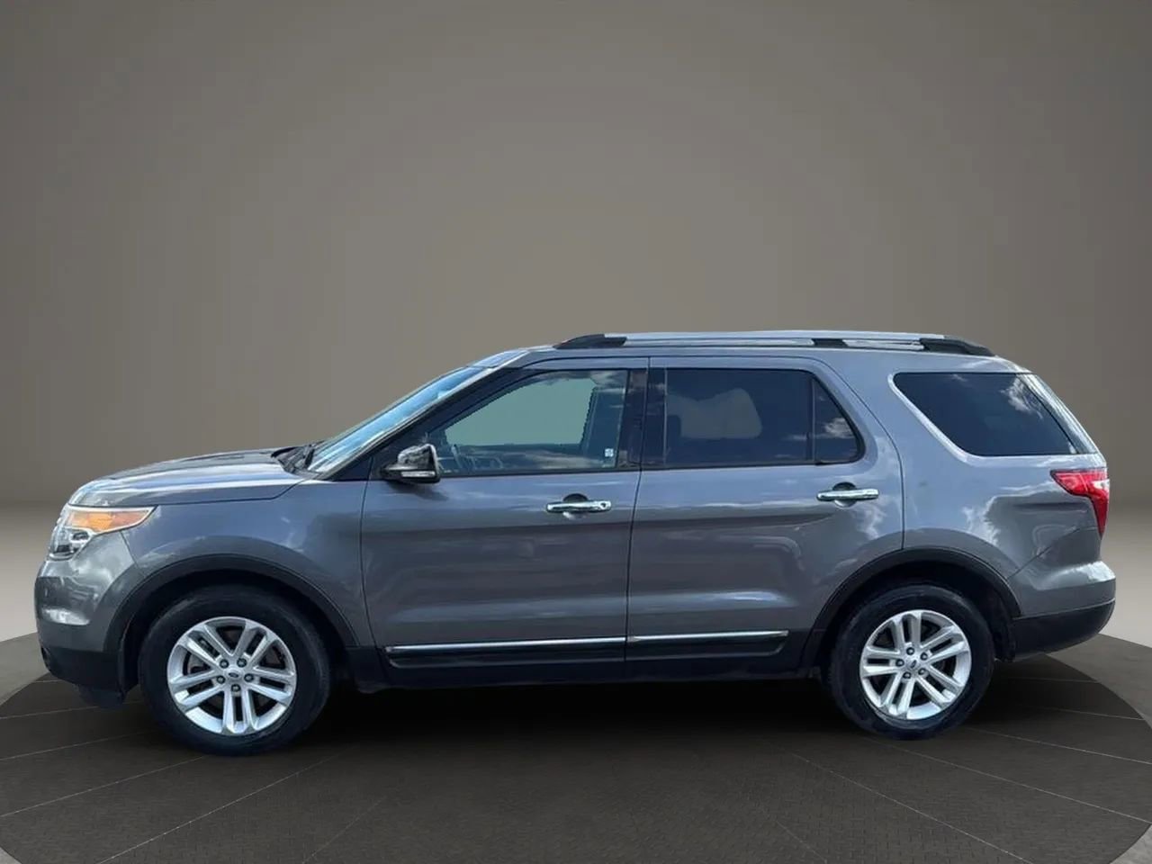 Used 2014 Ford Explorer XLT w/ Equipment Group 201A image 15