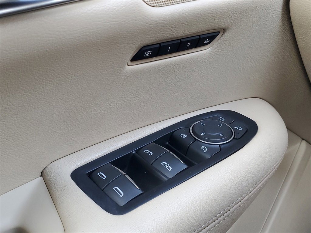 Used 2018 Cadillac XT5 Luxury w/ Driver Awareness Package image 16