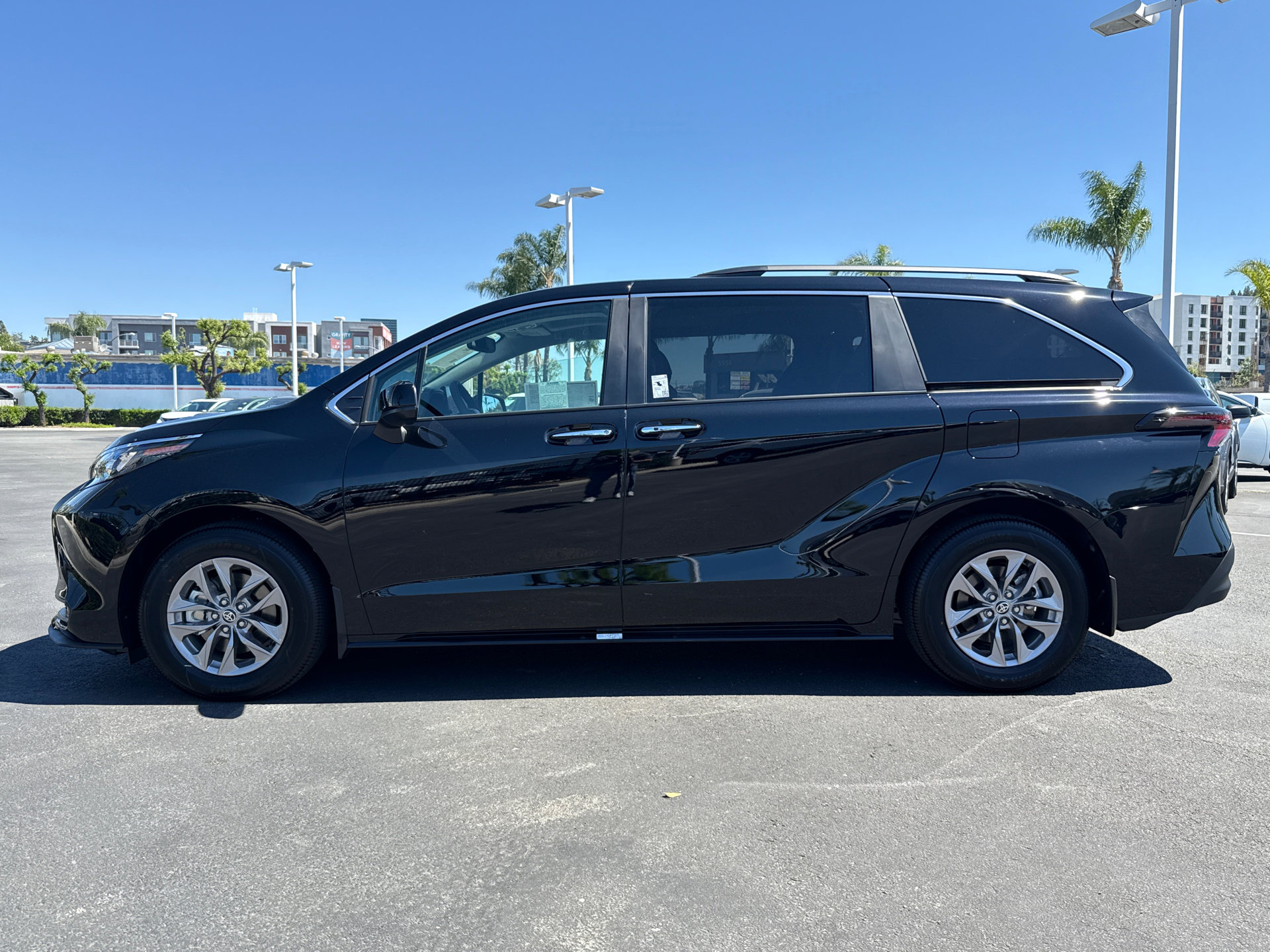 Certified 2026 Toyota Sienna XLE image 7