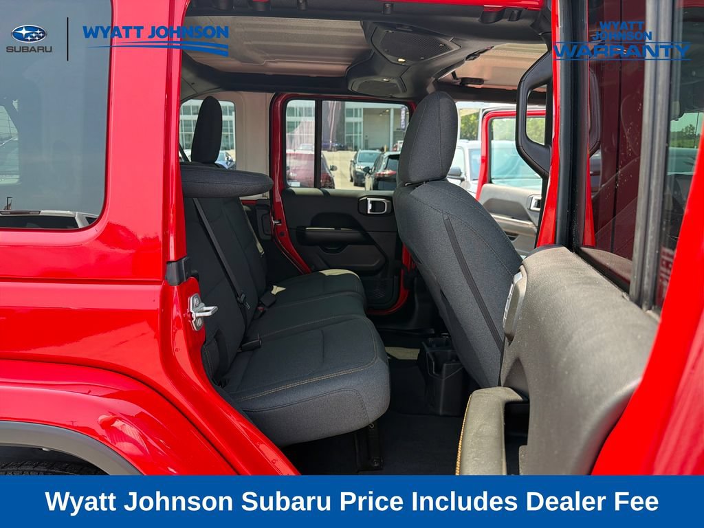 Used 2025 Jeep Wrangler Unlimited Sahara AWD/4WD image 36