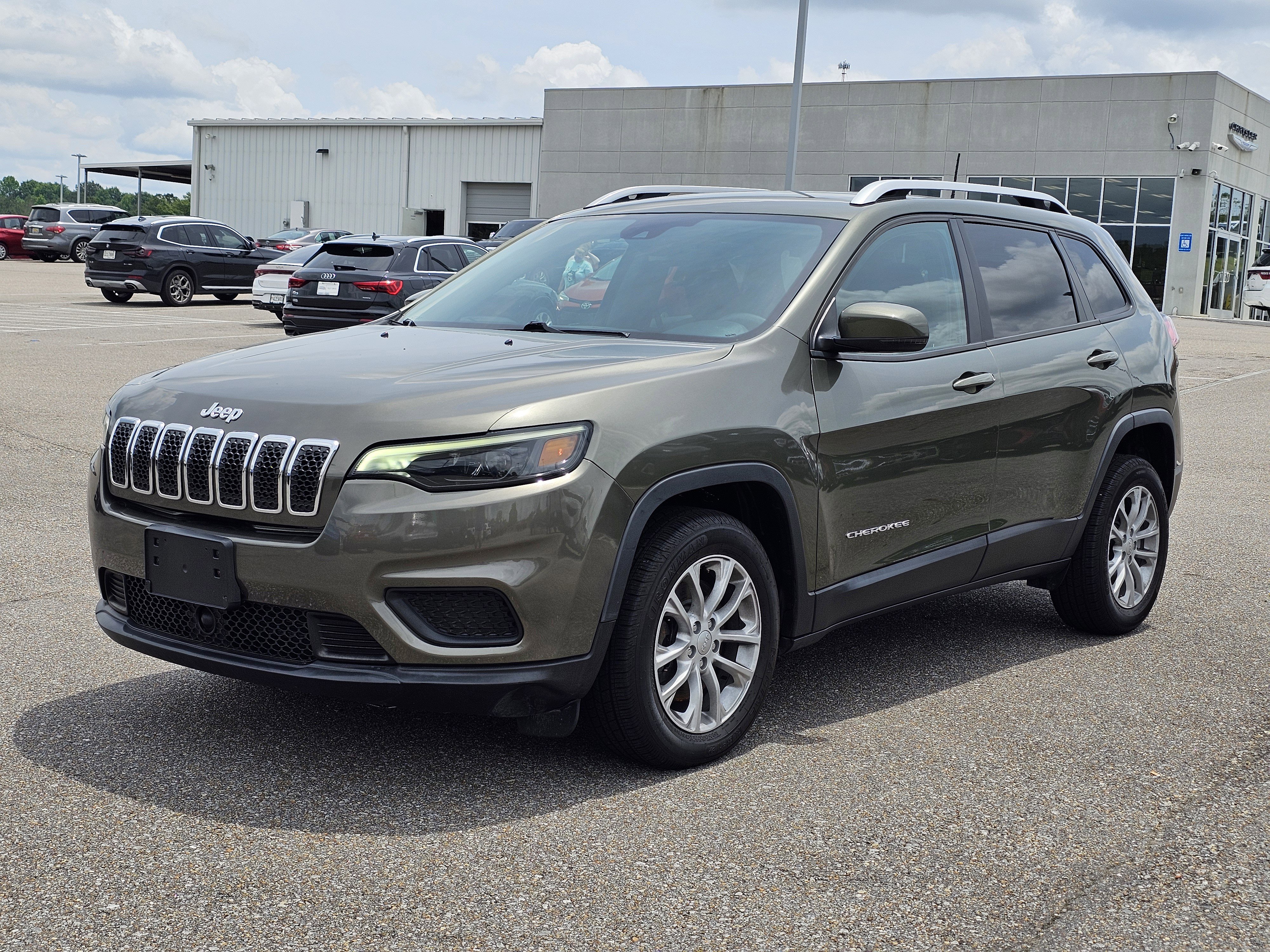 Used 2021 Jeep Cherokee Latitude FWD image 1