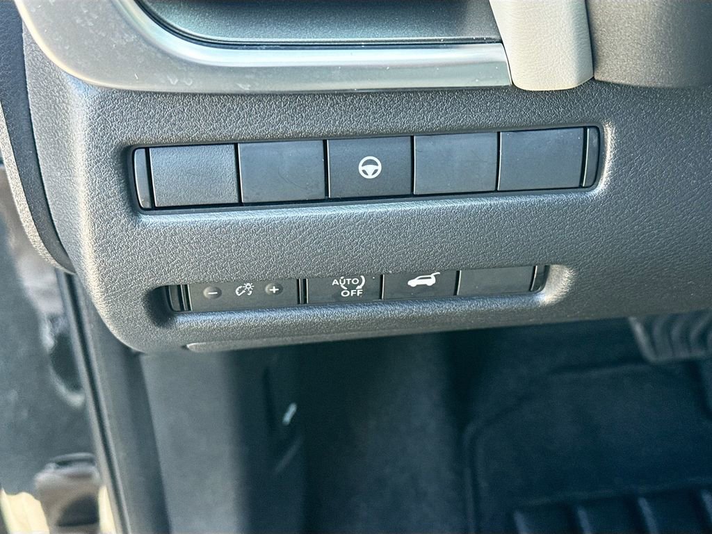 Used 2025 Nissan Rogue SV image 24