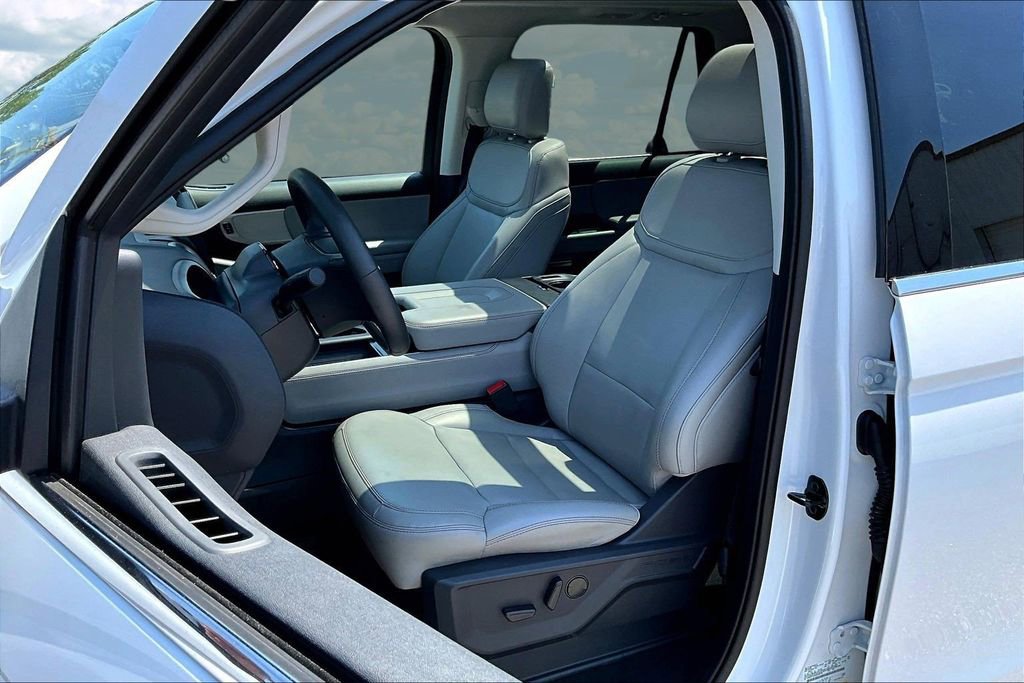 Used 2025 Ford Expedition Max Active AWD/4WD image 23