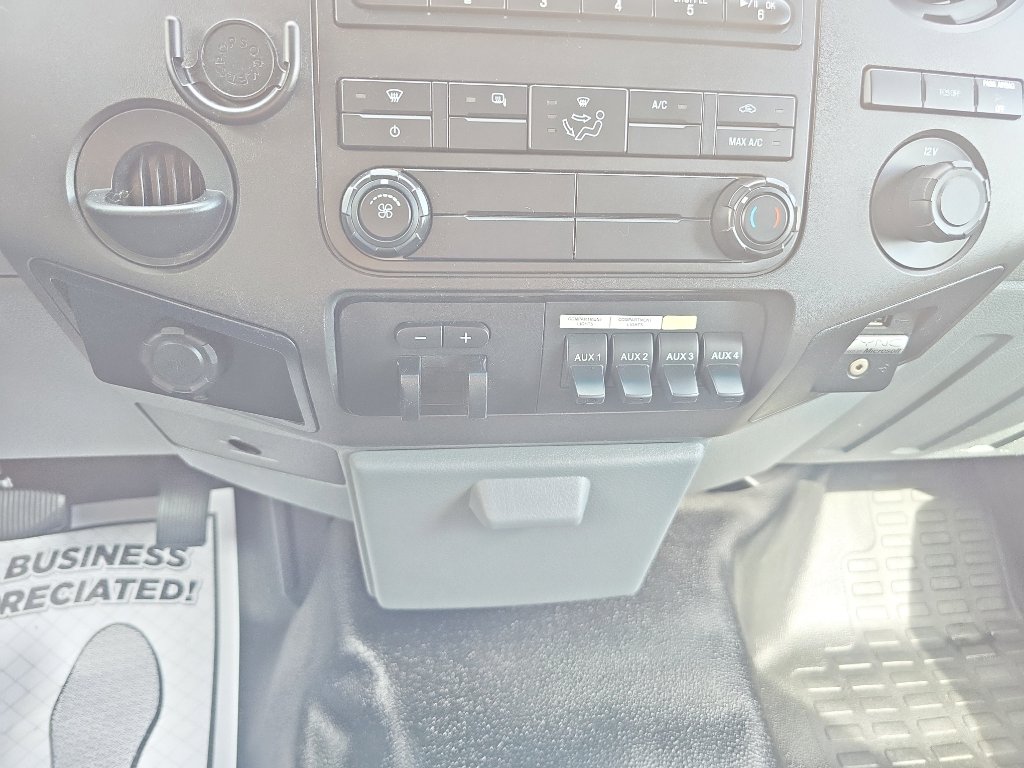 Used 2015 Ford F550 2WD Regular Cab Super Duty image 29