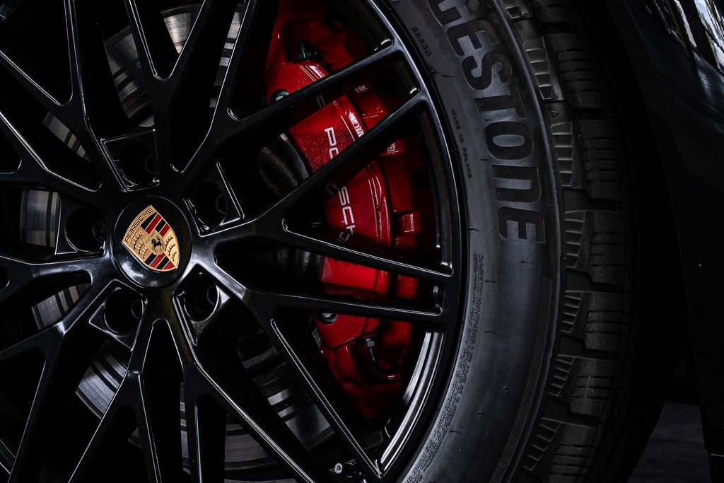 Used 2025 Porsche Cayenne GTS image 19