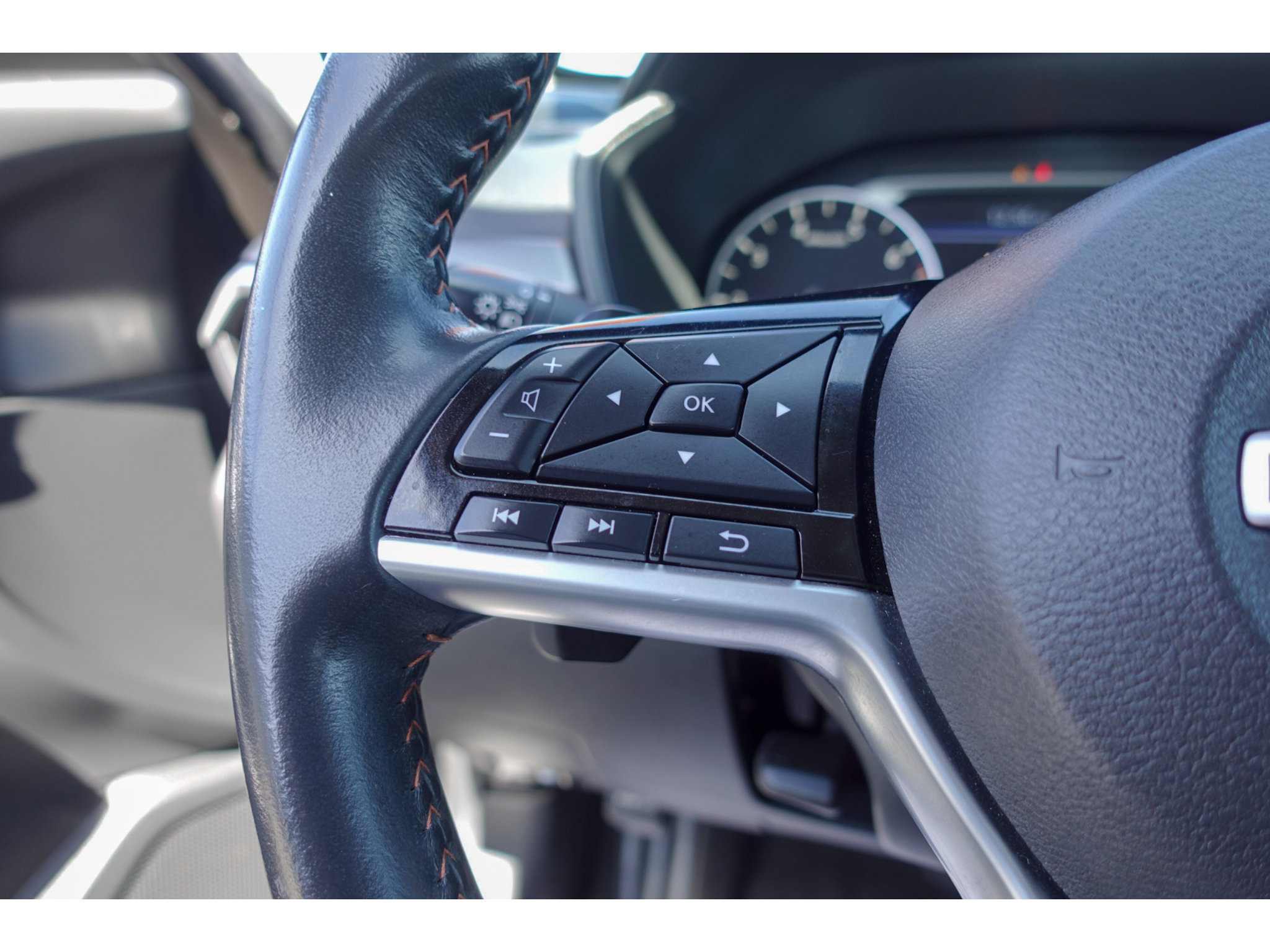Used 2025 Nissan Altima 2.5 SR FWD image 14