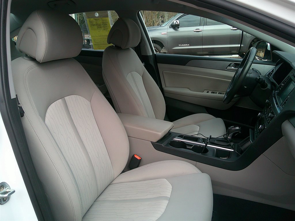 Used 2017 Hyundai Sonata Plug-In Hybrid FWD image 20