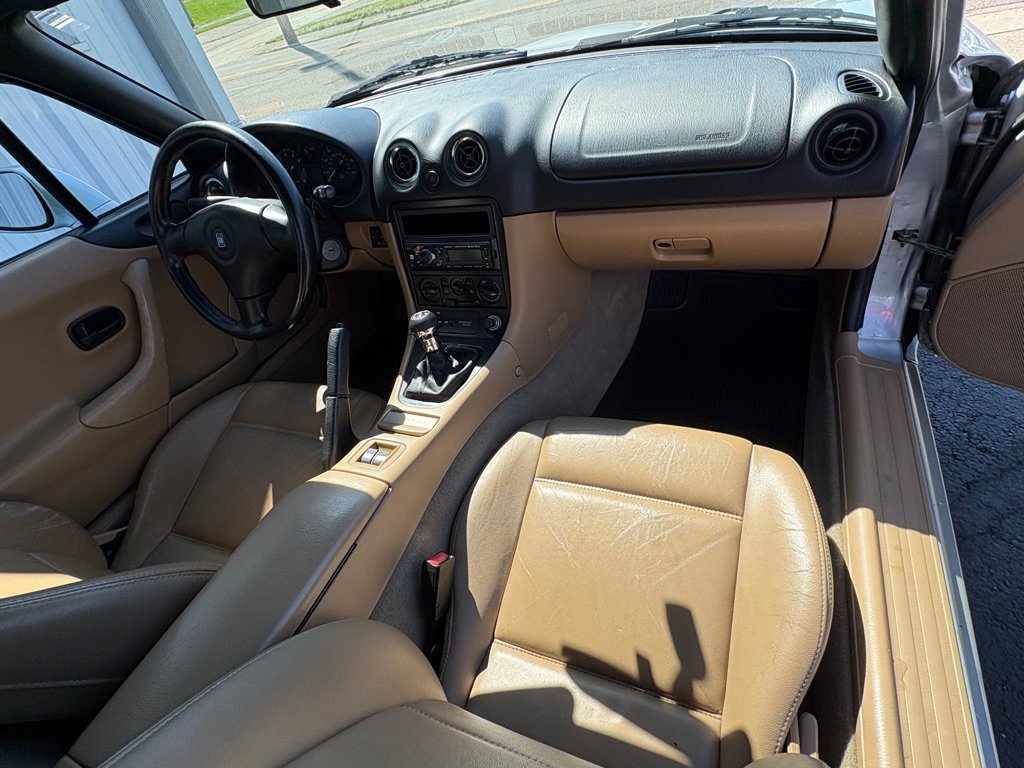 Used 1999 MAZDA MX-5 Miata RWD image 15