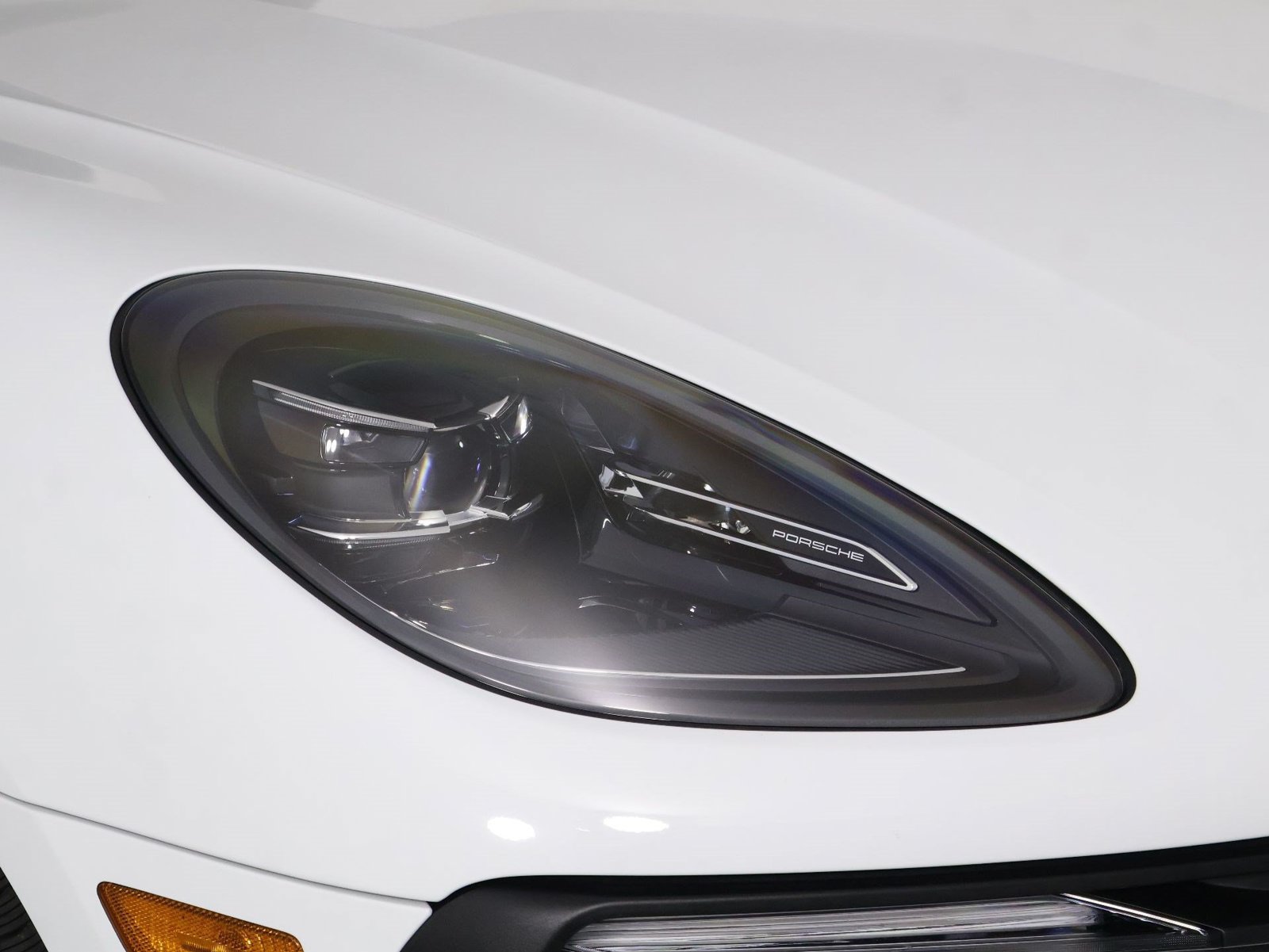 Certified 2026 Porsche Macan AWD/4WD image 28