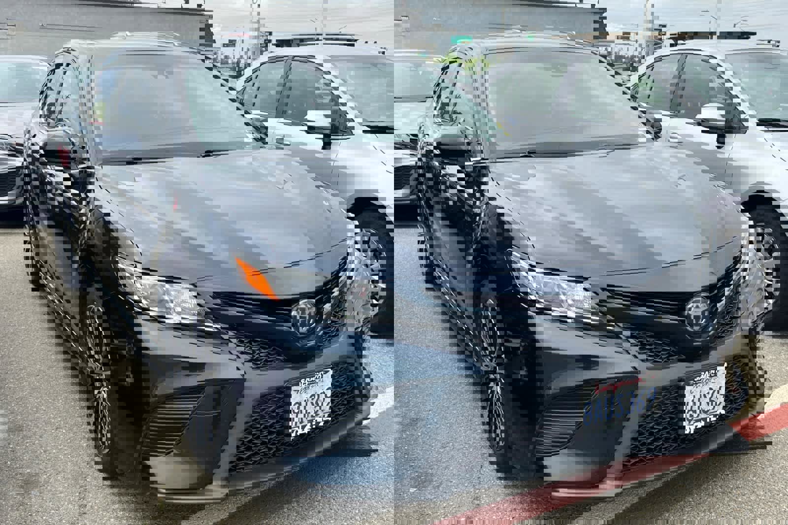 Certified 2018 Toyota Camry SE w/ Moonroof Package image 3