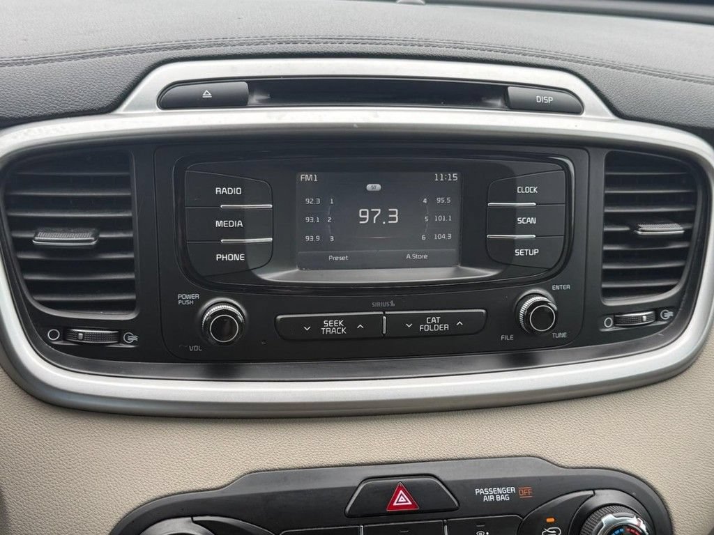 Used 2017 Kia Sorento AWD image 18
