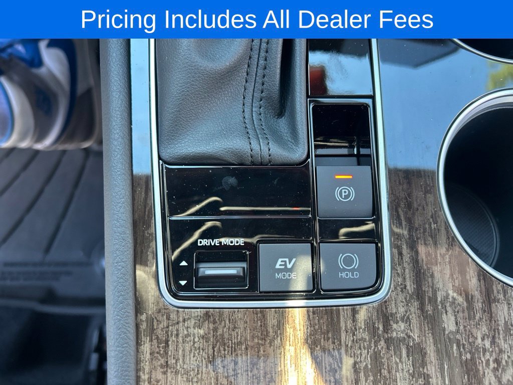 New 2025 Toyota Sienna Limited FWD image 8