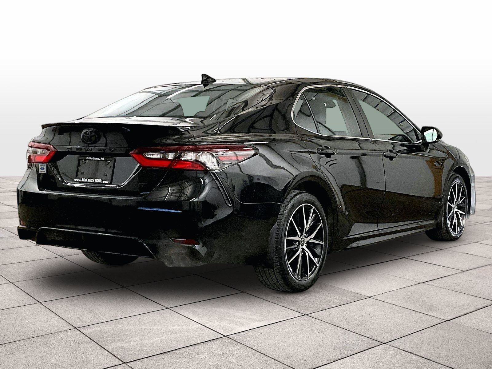 Used 2023 Toyota Camry SE image 11