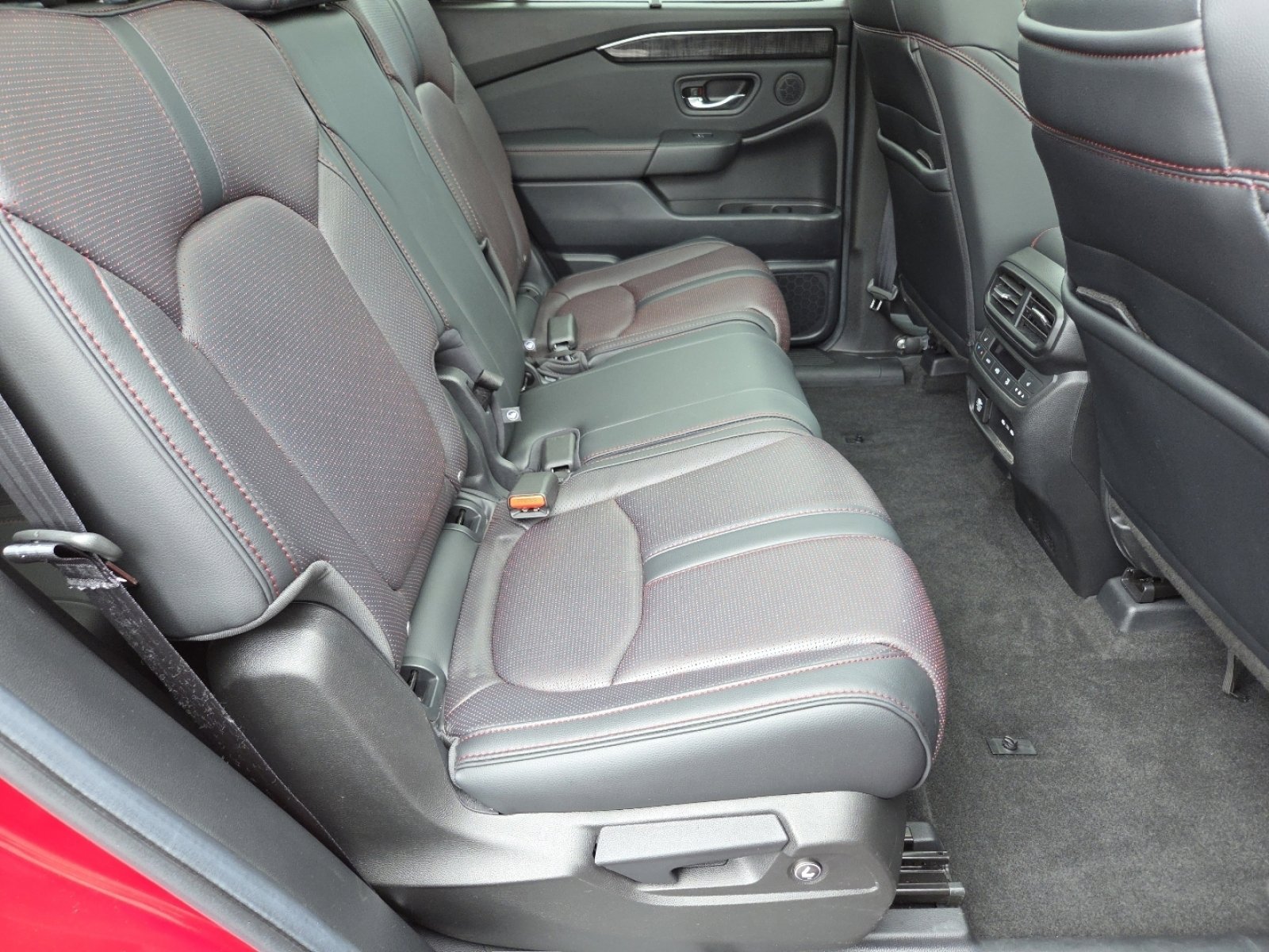 Certified 2025 Honda Pilot Black Edition image 28