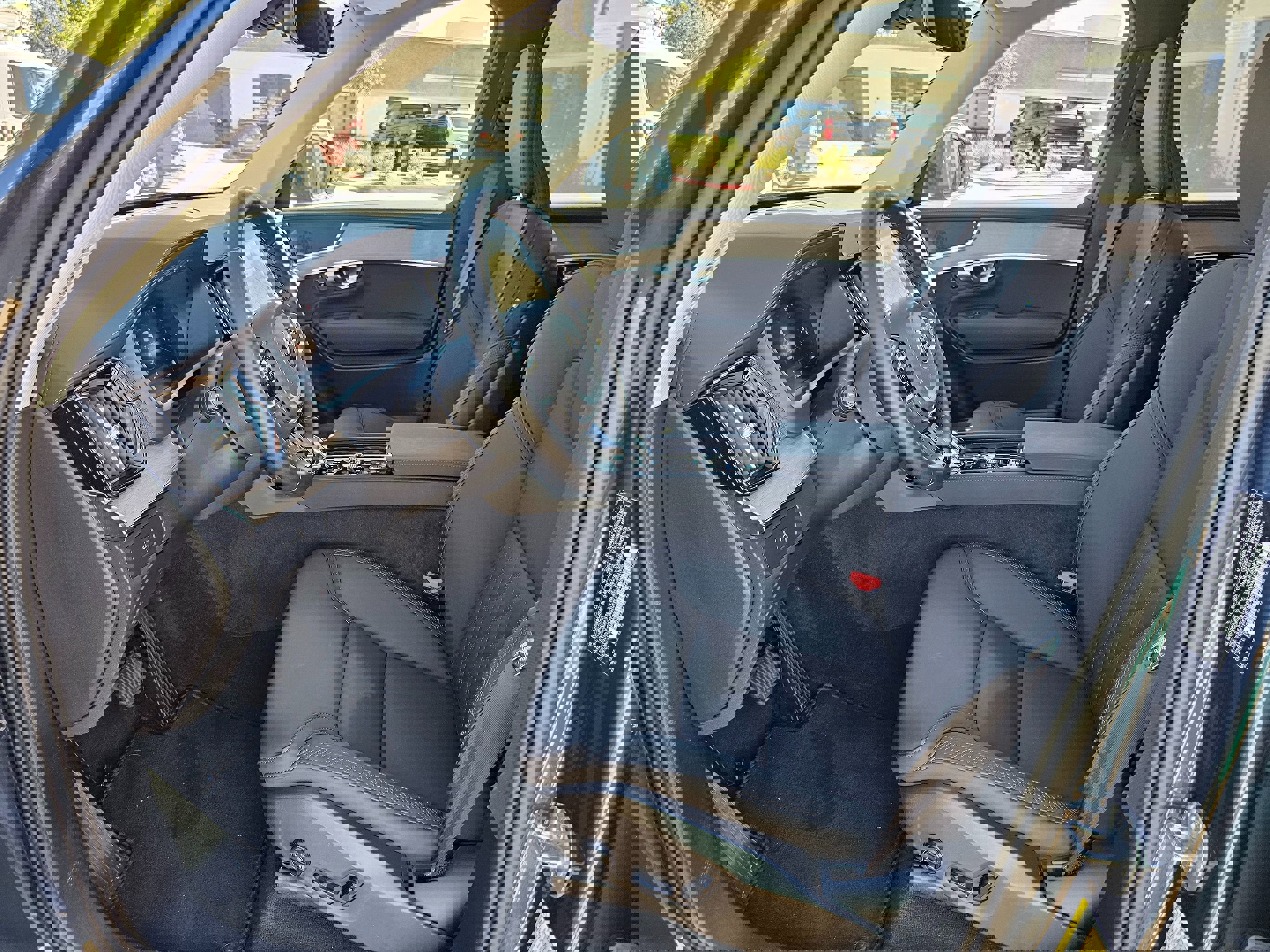 Used 2025 Volvo XC90 B6 Plus image 16