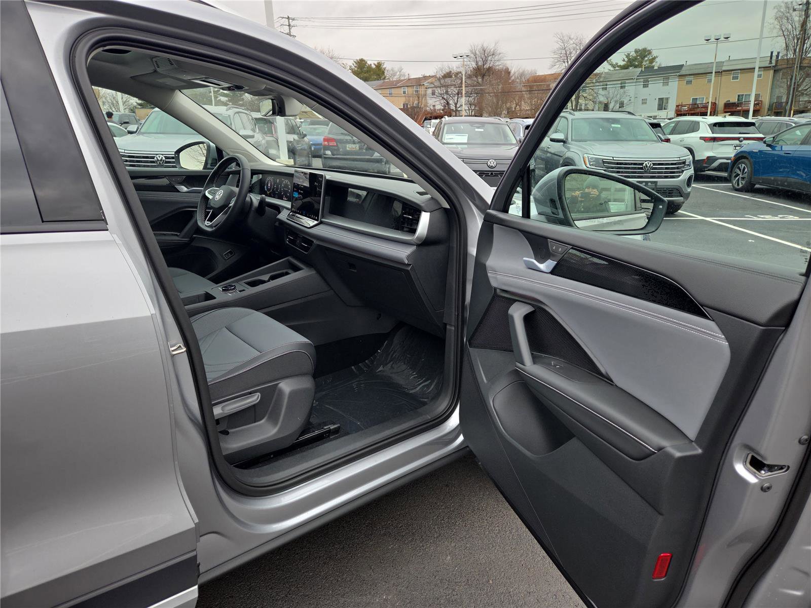 New 2026 Volkswagen Tiguan SE image 26