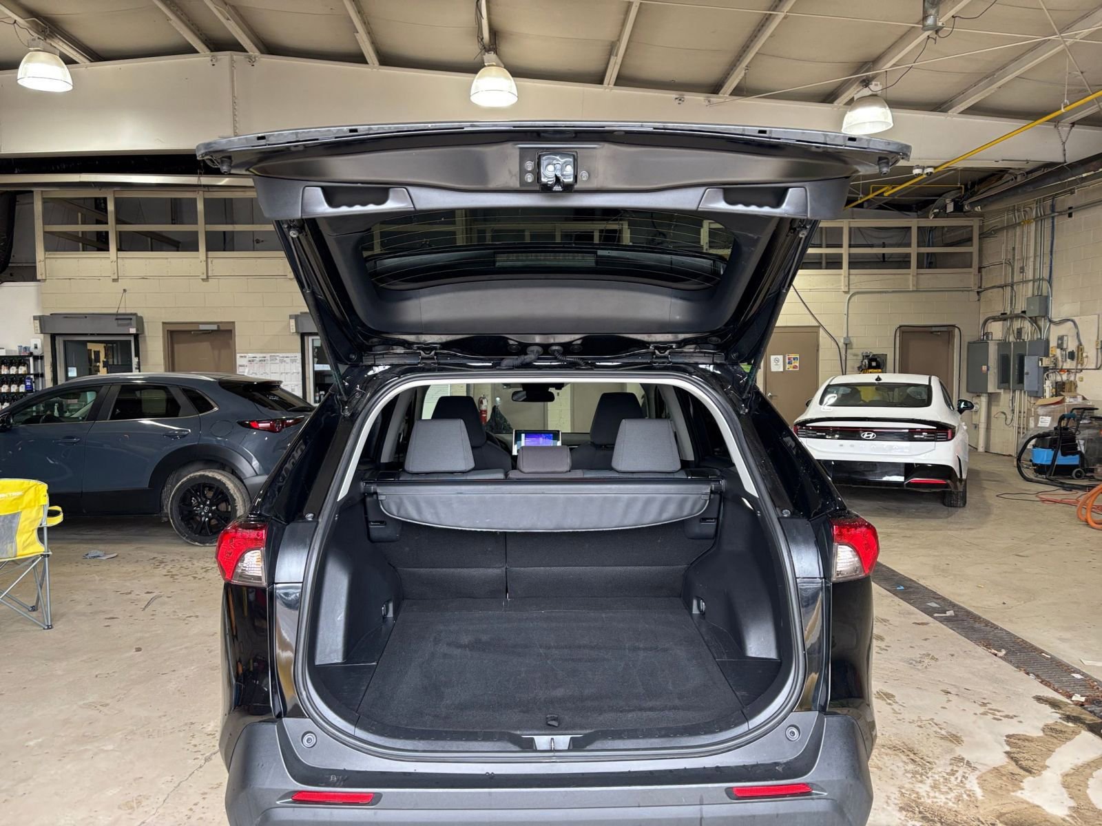 Used 2025 Toyota RAV4 XLE w/ Weather Package image 32