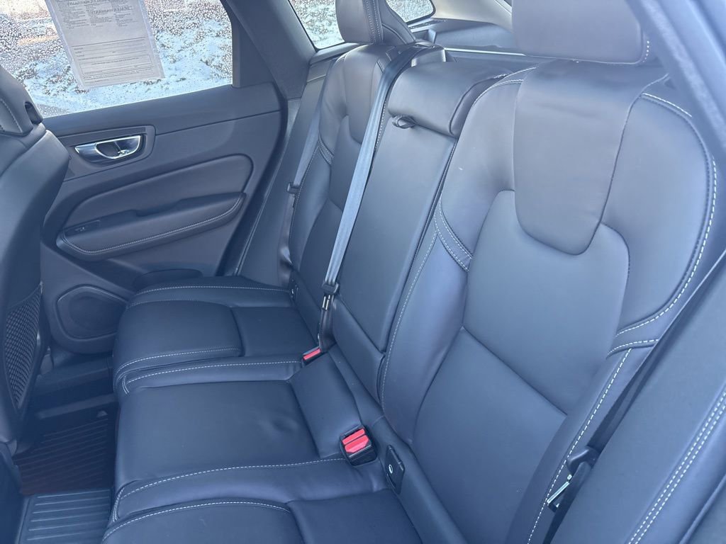 Certified 2024 Volvo XC60 T8 Ultimate w/ Protection Package Premier image 40