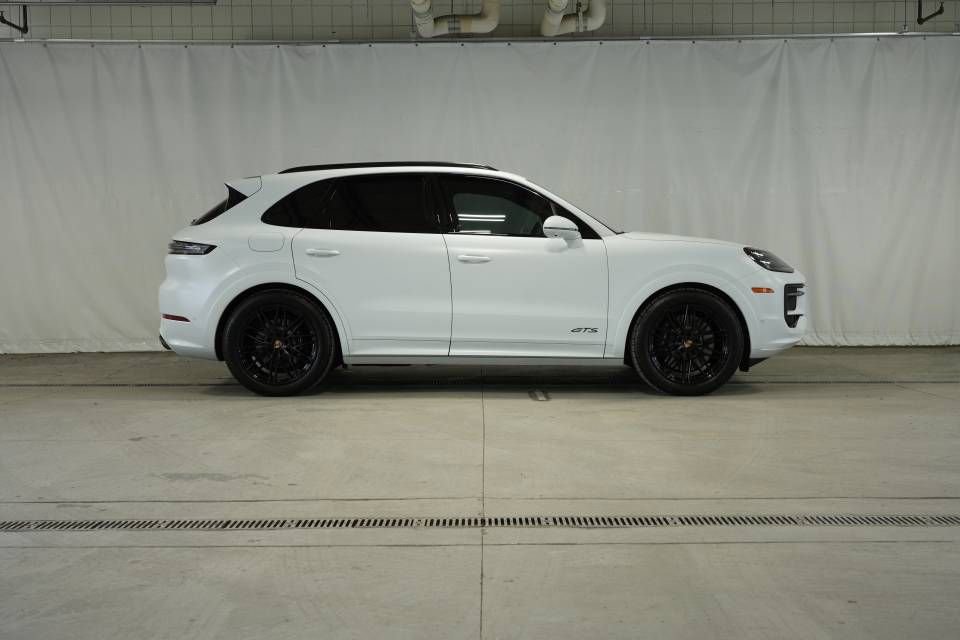 New 2026 Porsche Cayenne GTS image 8