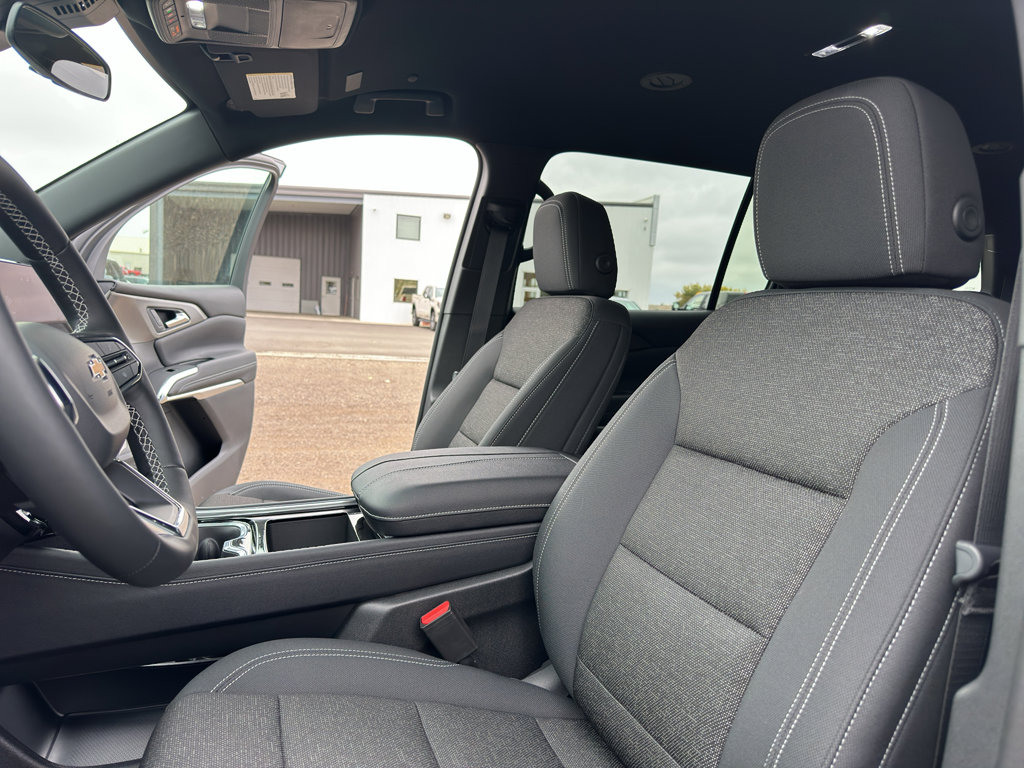 New 2026 Chevrolet Traverse LT image 2