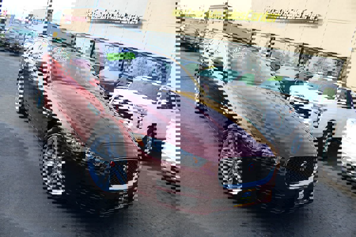 Used 2017 Jaguar XE Prestige image 38