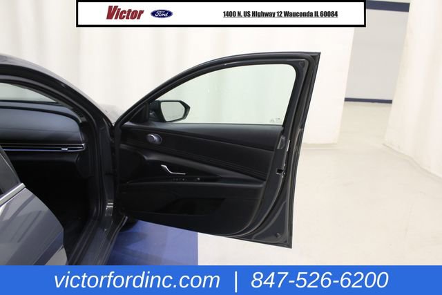Used 2023 Hyundai Elantra Limited image 18