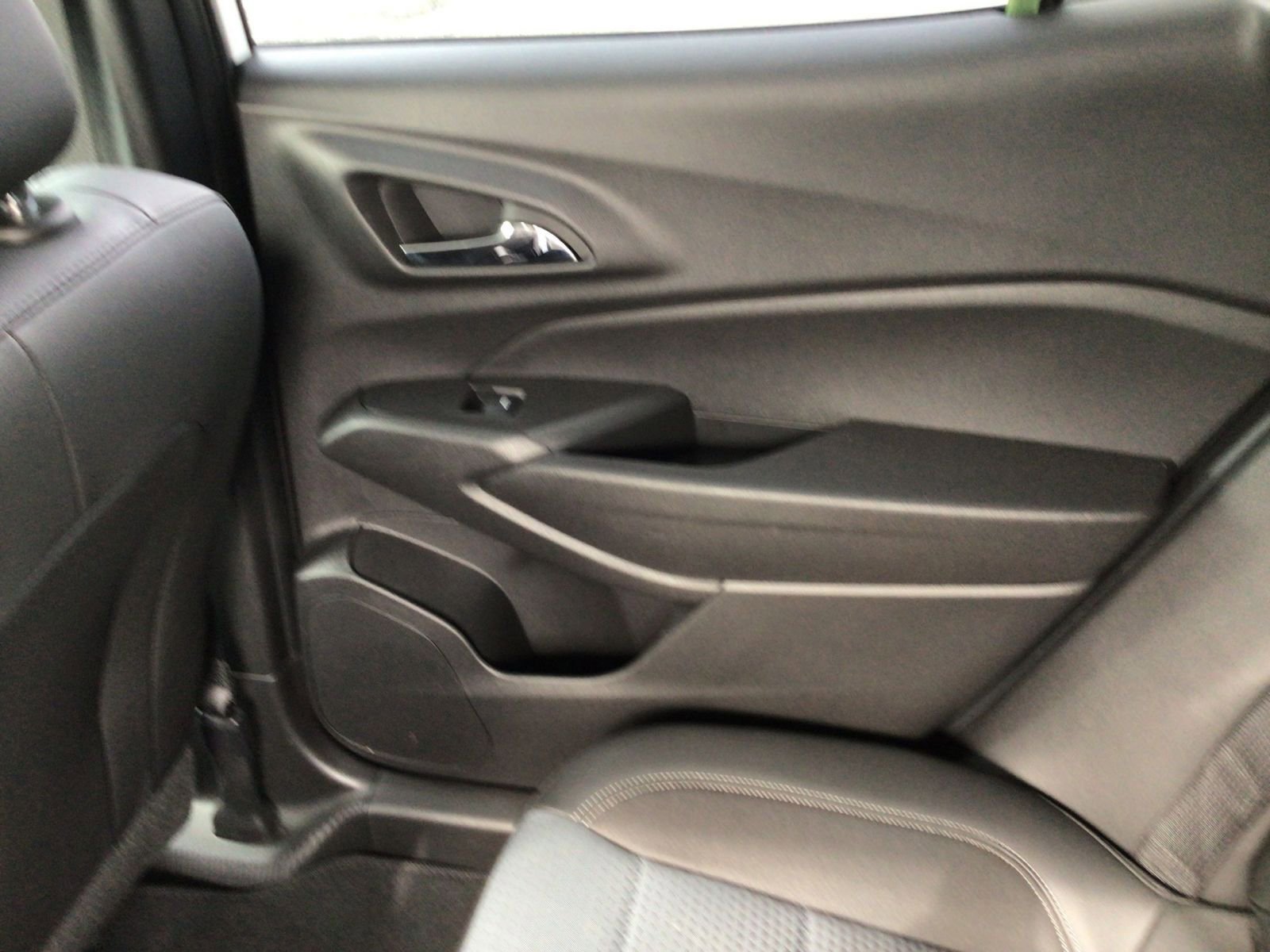 Used 2025 Chevrolet Trax LT w/ LT Convenience Package image 24