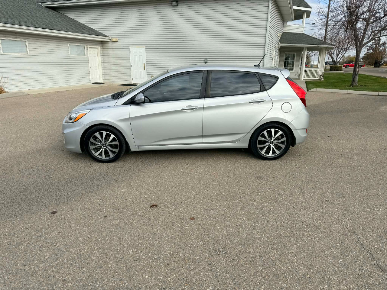 Used 2017 Hyundai Accent Sport image 2