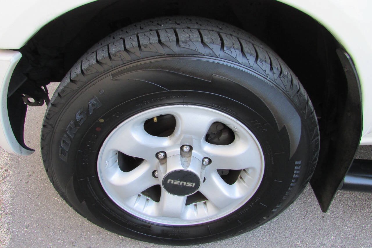 Used 1999 Isuzu Rodeo LS RWD image 10