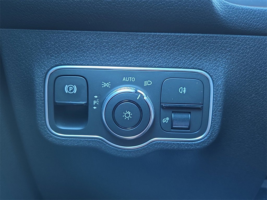 Certified 2025 Mercedes-Benz GLB 35 AMG 4MATIC image 28