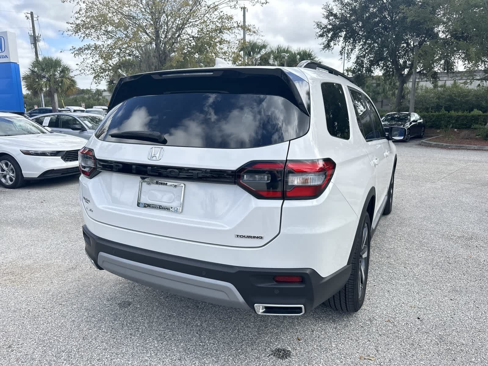 Certified 2025 Honda Pilot Touring image 6