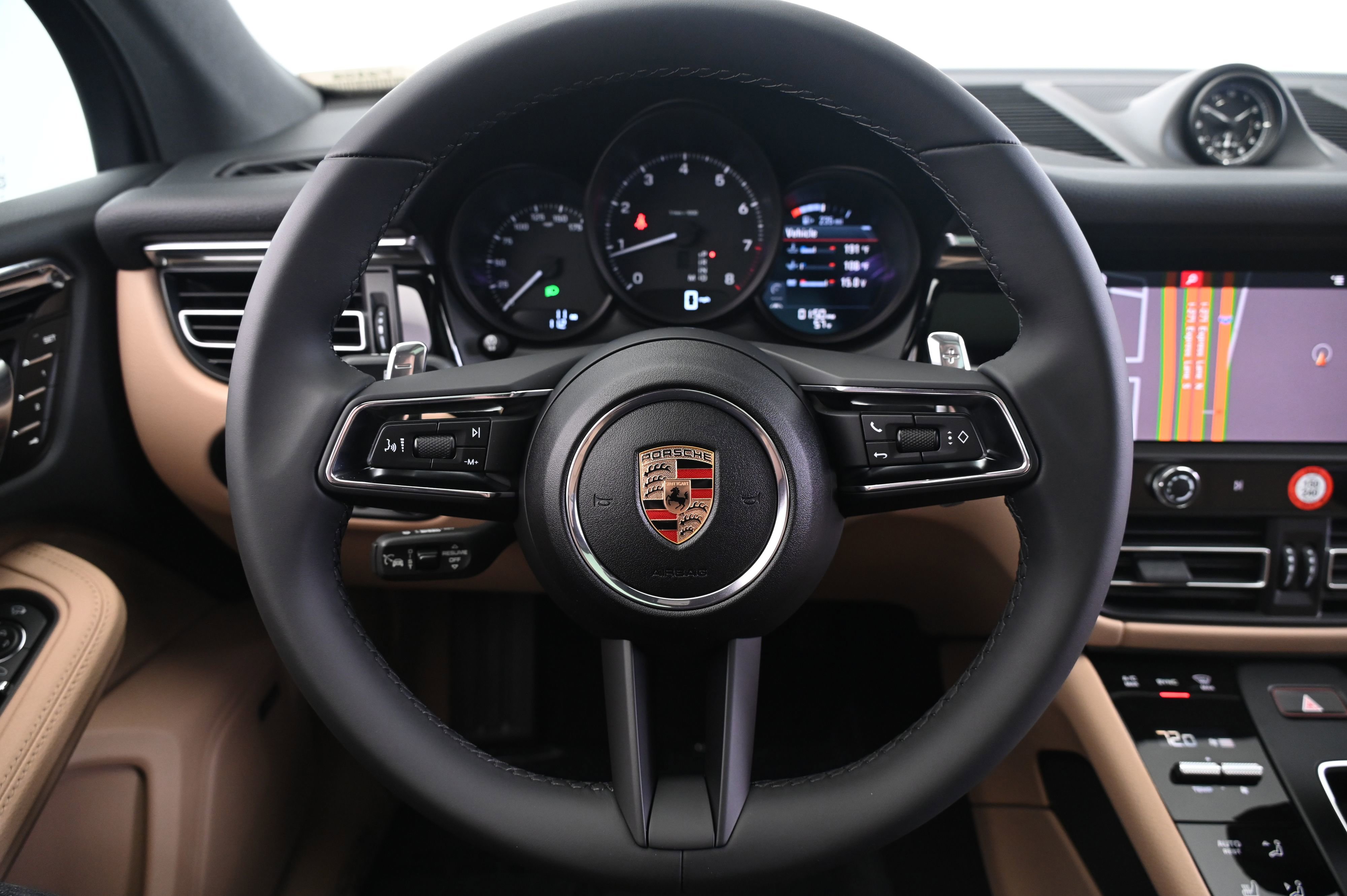 Certified 2025 Porsche Macan image 44