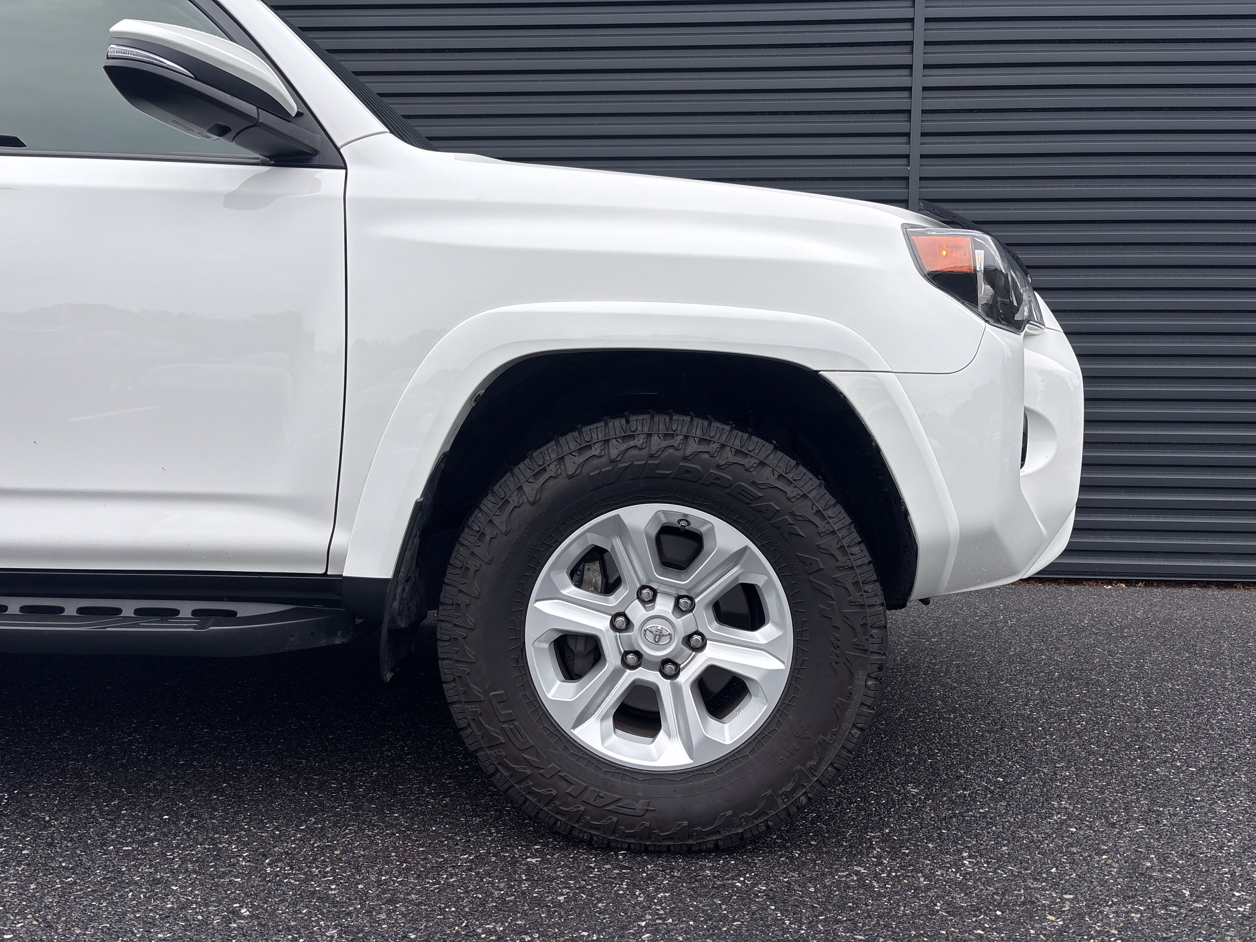 Used 2020 Toyota 4Runner SR5 Premium w/ Moonroof Package AWD/4WD image 8
