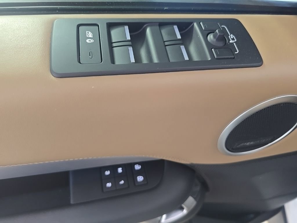 Used 2023 Land Rover Discovery HSE R-Dynamic image 16