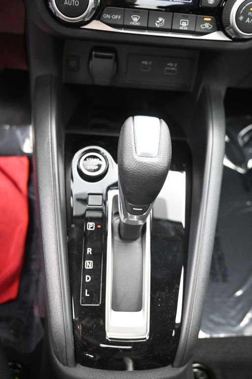 New 2025 Nissan Versa SR w/ Trunk Package FWD image 16