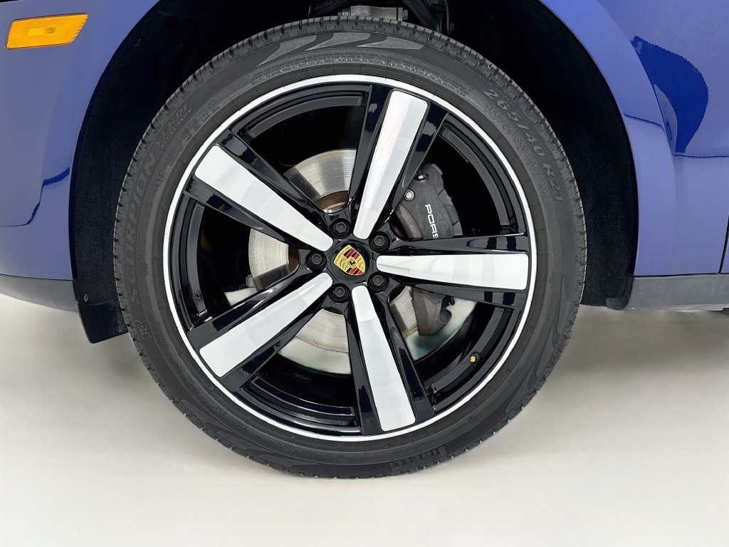 Certified 2025 Porsche Macan AWD/4WD image 32