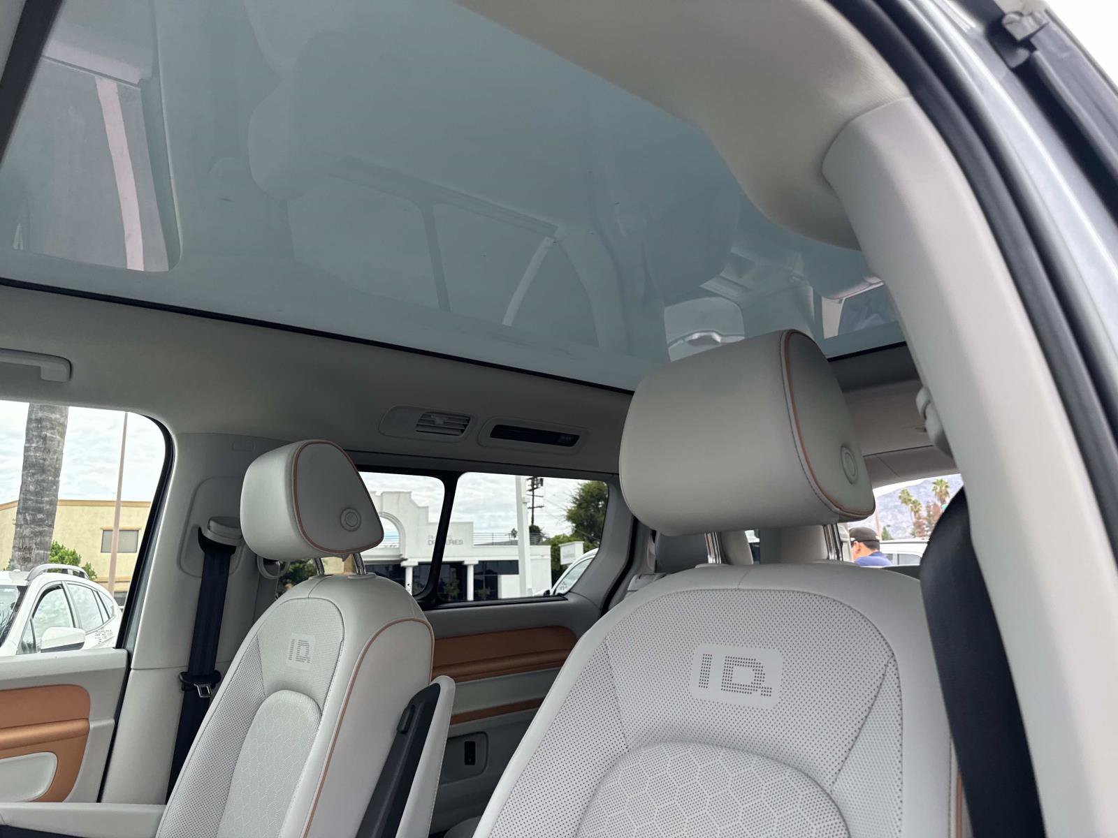 Certified 2025 Volkswagen ID. Buzz 1st Edition AWD/4WD image 17