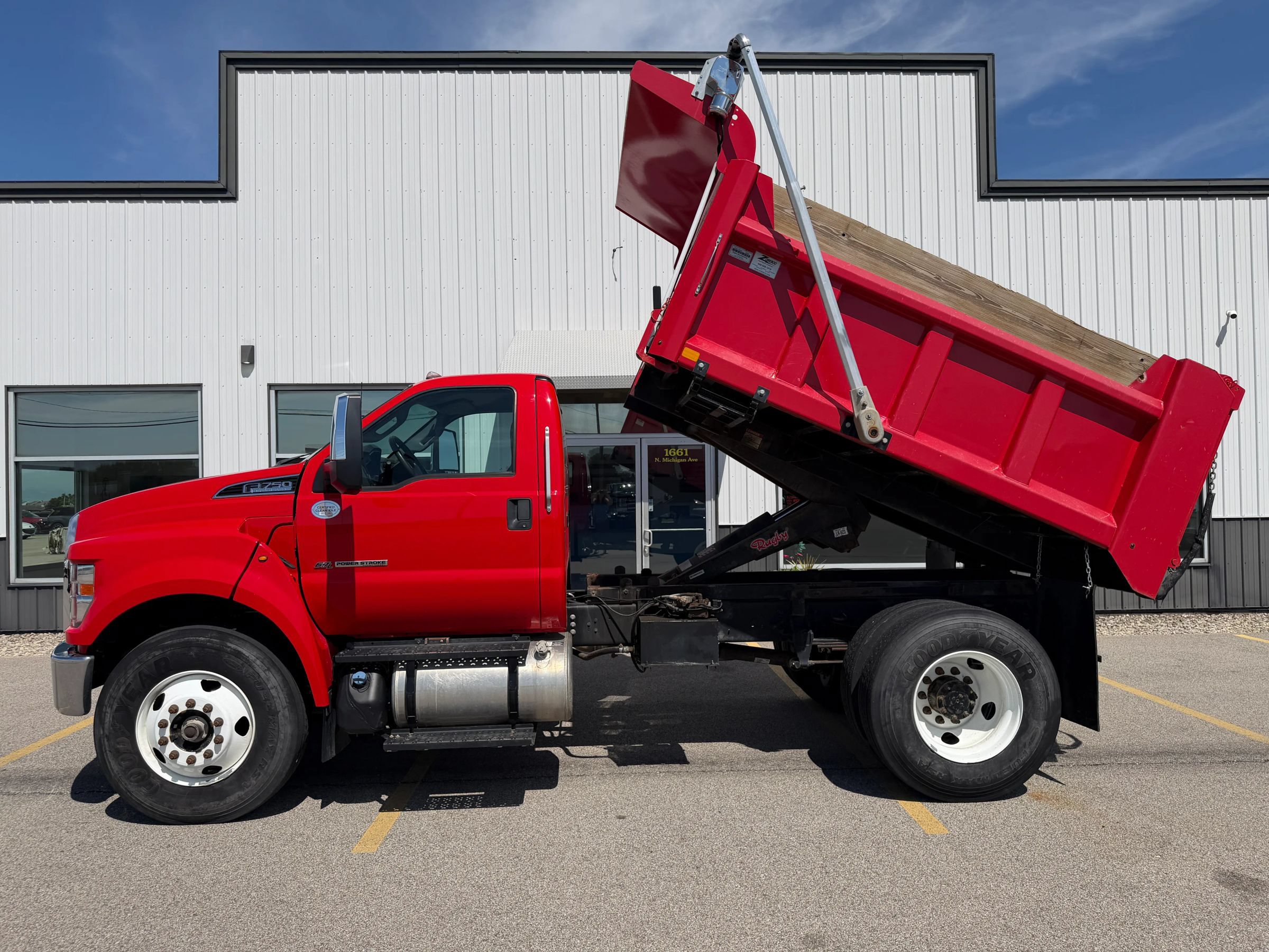 Used 2023 Ford F750 2WD Regular Cab Super Duty image 25