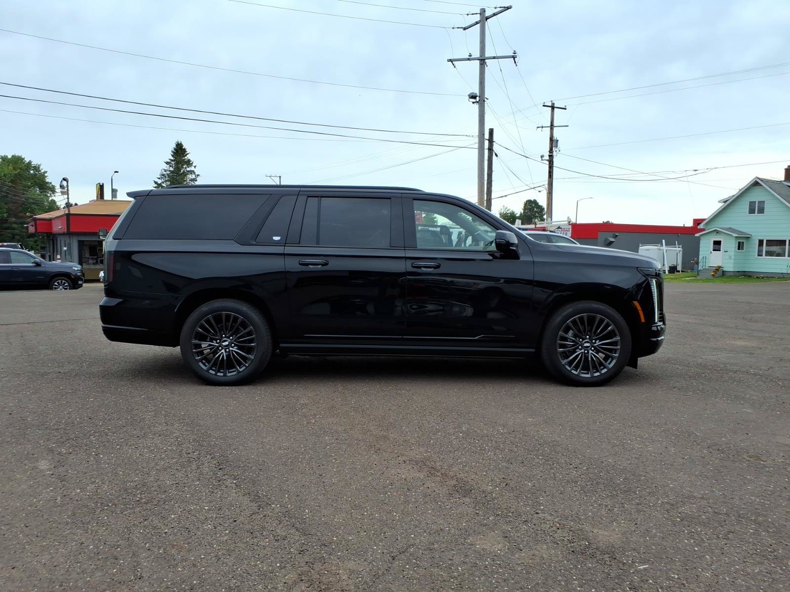 Used 2026 Cadillac Escalade ESV Platinum Sport AWD/4WD image 7