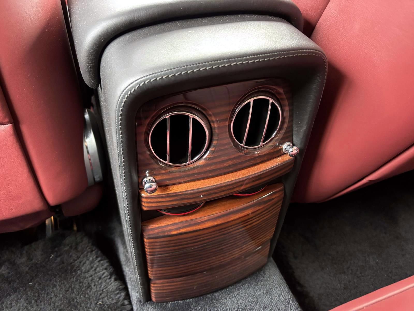 Used 2010 Rolls-Royce Phantom Drophead Coupe image 33