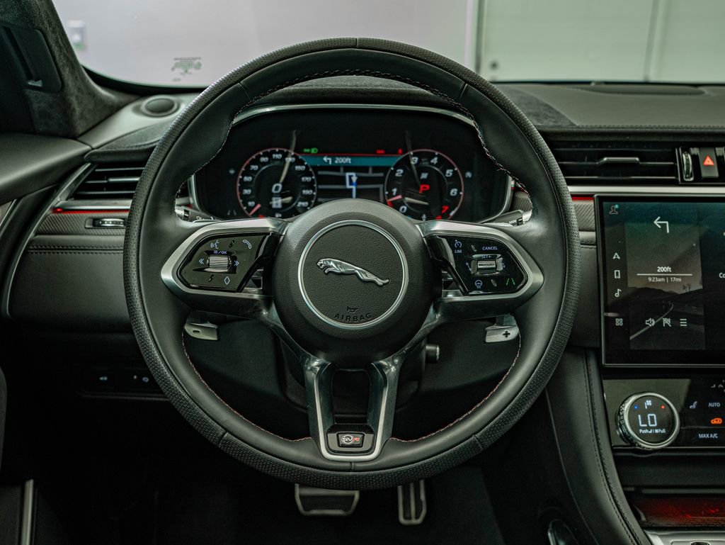 Used 2022 Jaguar F-PACE SVR image 24