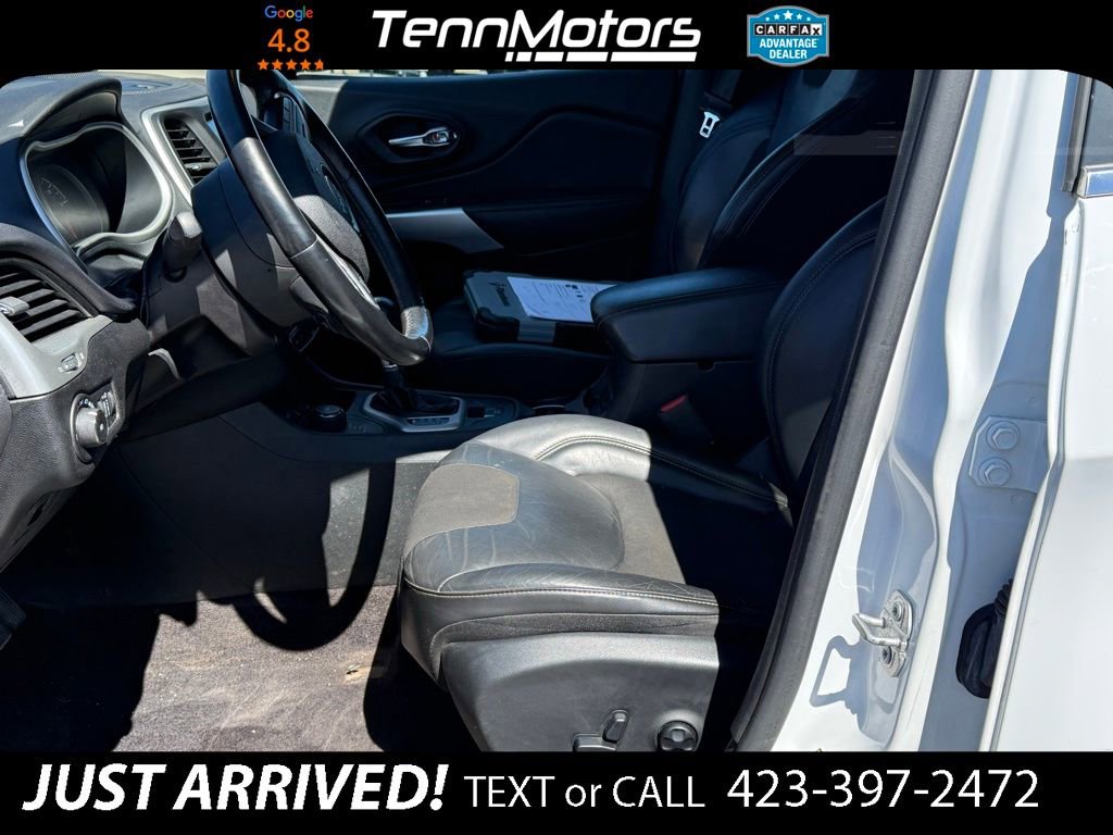 Used 2018 Jeep Cherokee Latitude Plus w/ Cold Weather Group image 10