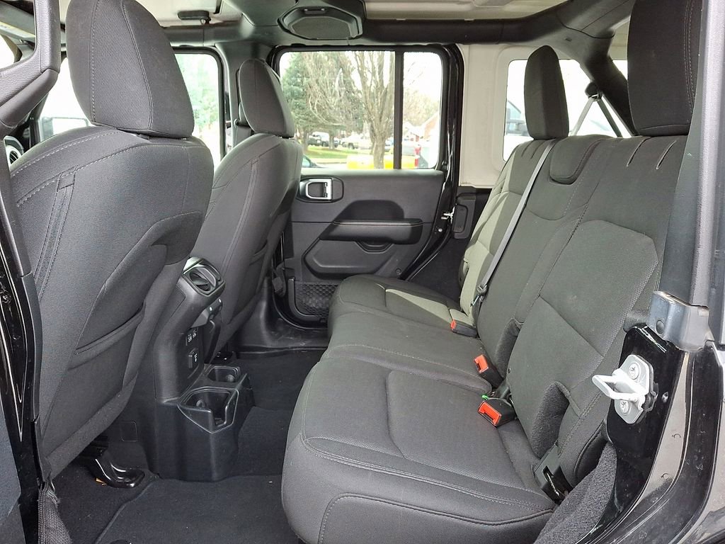 Used 2019 Jeep Wrangler Unlimited Sahara image 11