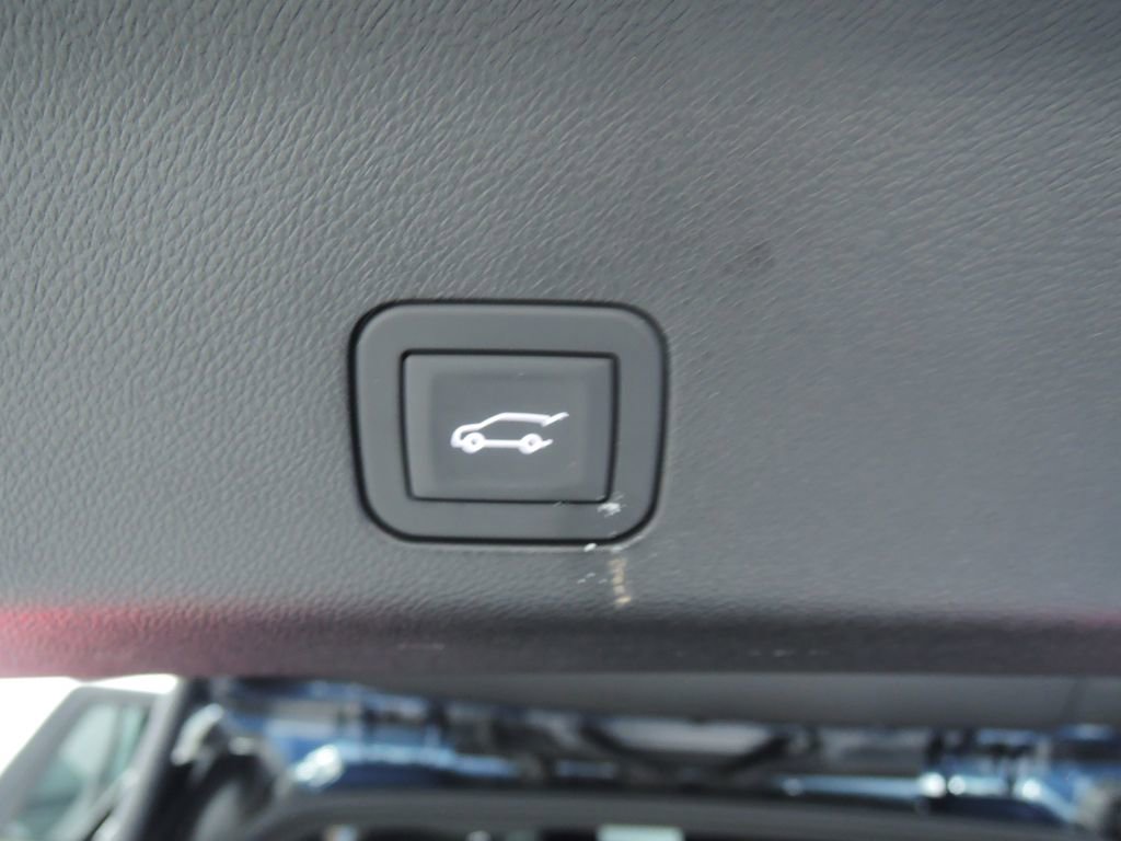 Used 2025 GMC Yukon Denali Ultimate AWD/4WD image 39