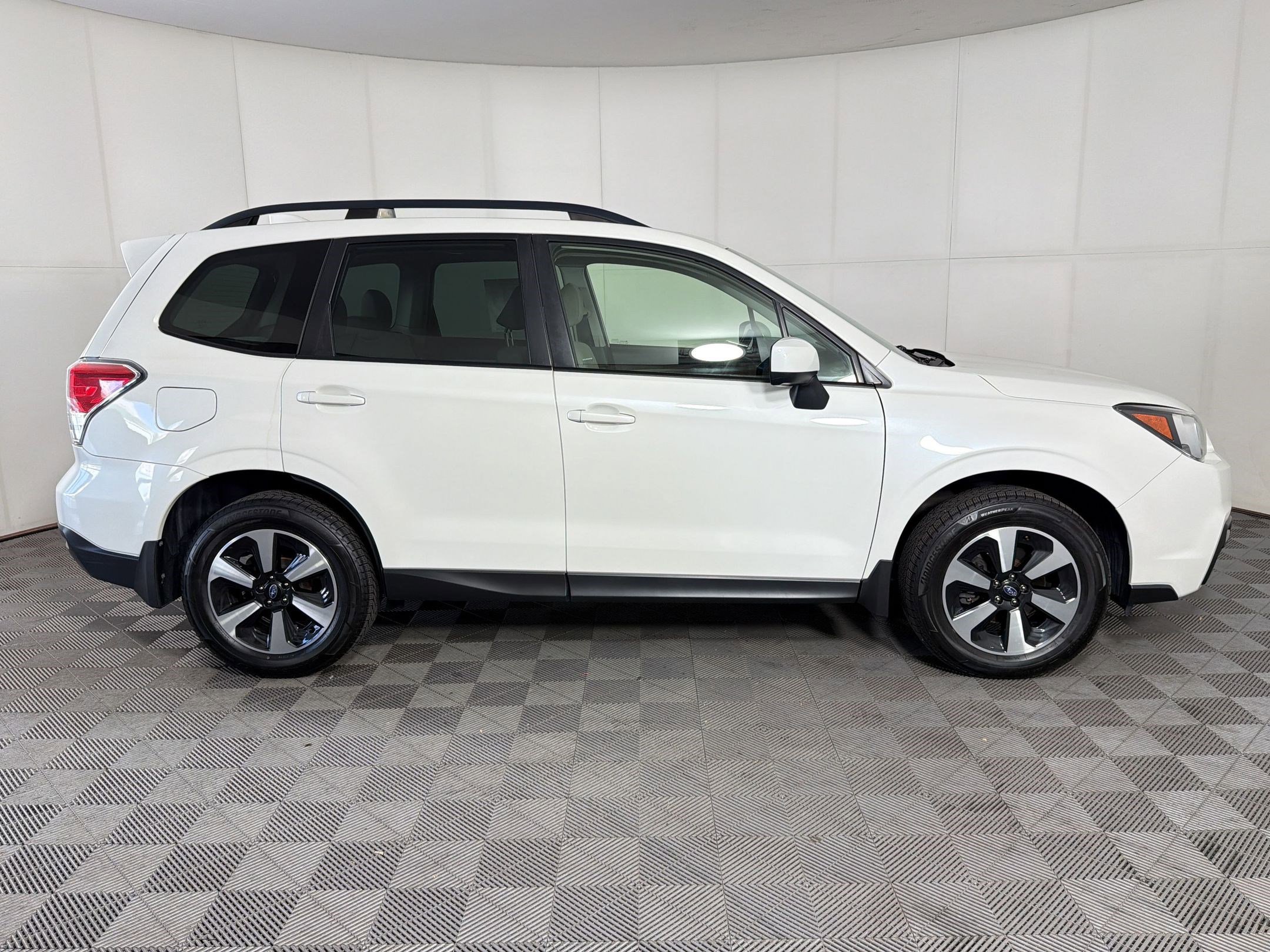 Used 2018 Subaru Forester 2.5i Premium w/ All-Weather Package image 8