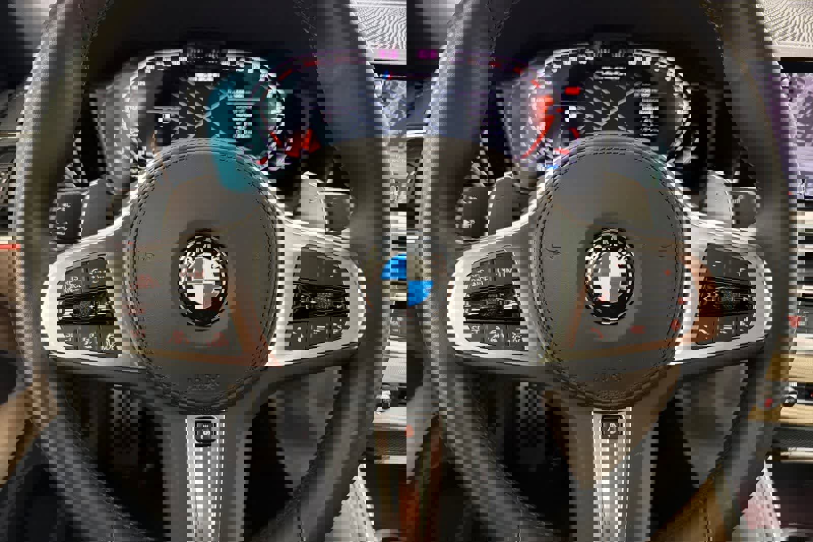 Used 2023 BMW M440i Convertible w/ Premium Package image 25