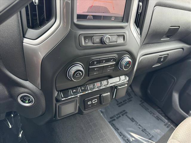 Used 2024 Chevrolet Silverado 1500 Custom Trail Boss w/ LPO, Dark Essentials Package AWD/4WD image 15