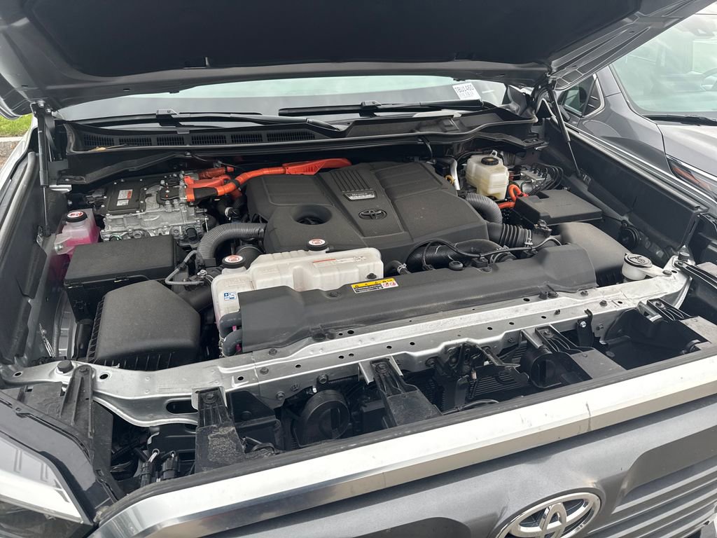 Used 2025 Toyota Tundra Limited AWD/4WD image 44