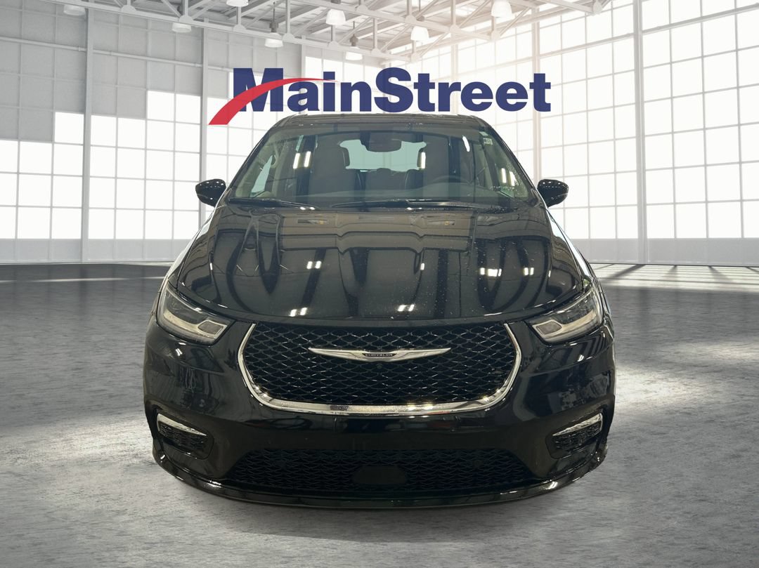 Used 2024 Chrysler Pacifica Touring-L AWD/4WD image 8