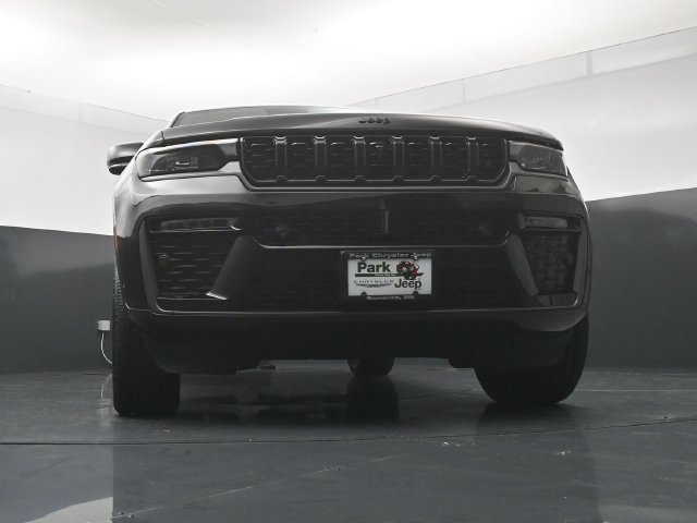 Used 2026 Jeep Grand Cherokee Limited AWD/4WD image 19